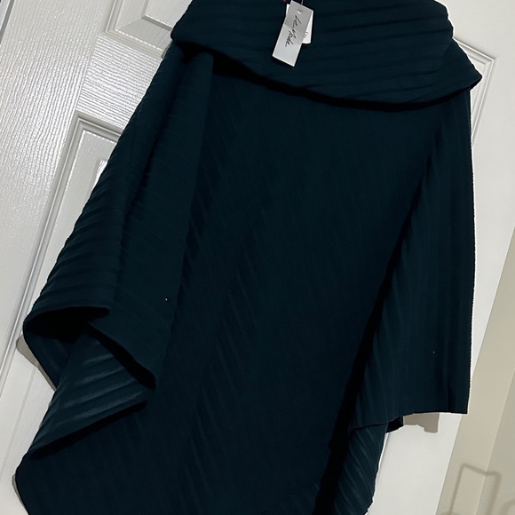 NWT Le Moda Poncho with Button Accents - Deep Teal - Picture 5 of 5